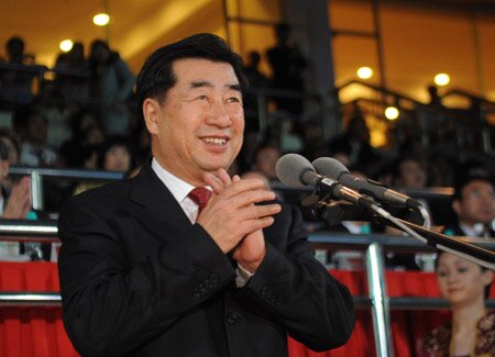 Chinese Vice Premier Hui Liangyu attends the opening ceremony of the 8th Chinese Traditional Games of Ethnic Nationalities in Guangzhou, capital of south China's Guangdong Province, Nov. 10, 2007.(Xinhua Photo)